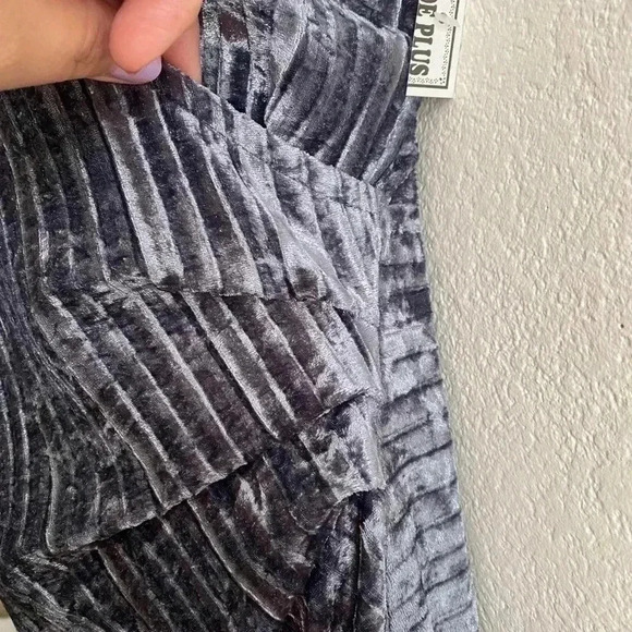 🆕Plus-Size Velvet Wrap Dress 2X Grey🆕 - Picture 7 of 12